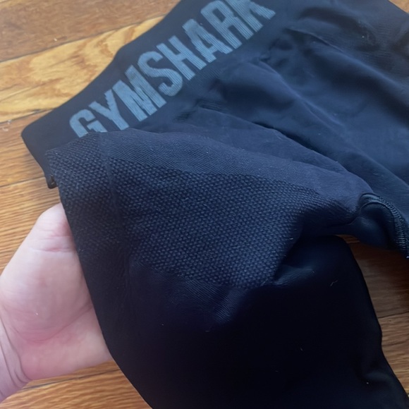 Black Gym Shark Leggings 🦈 - Picture 2 of 2